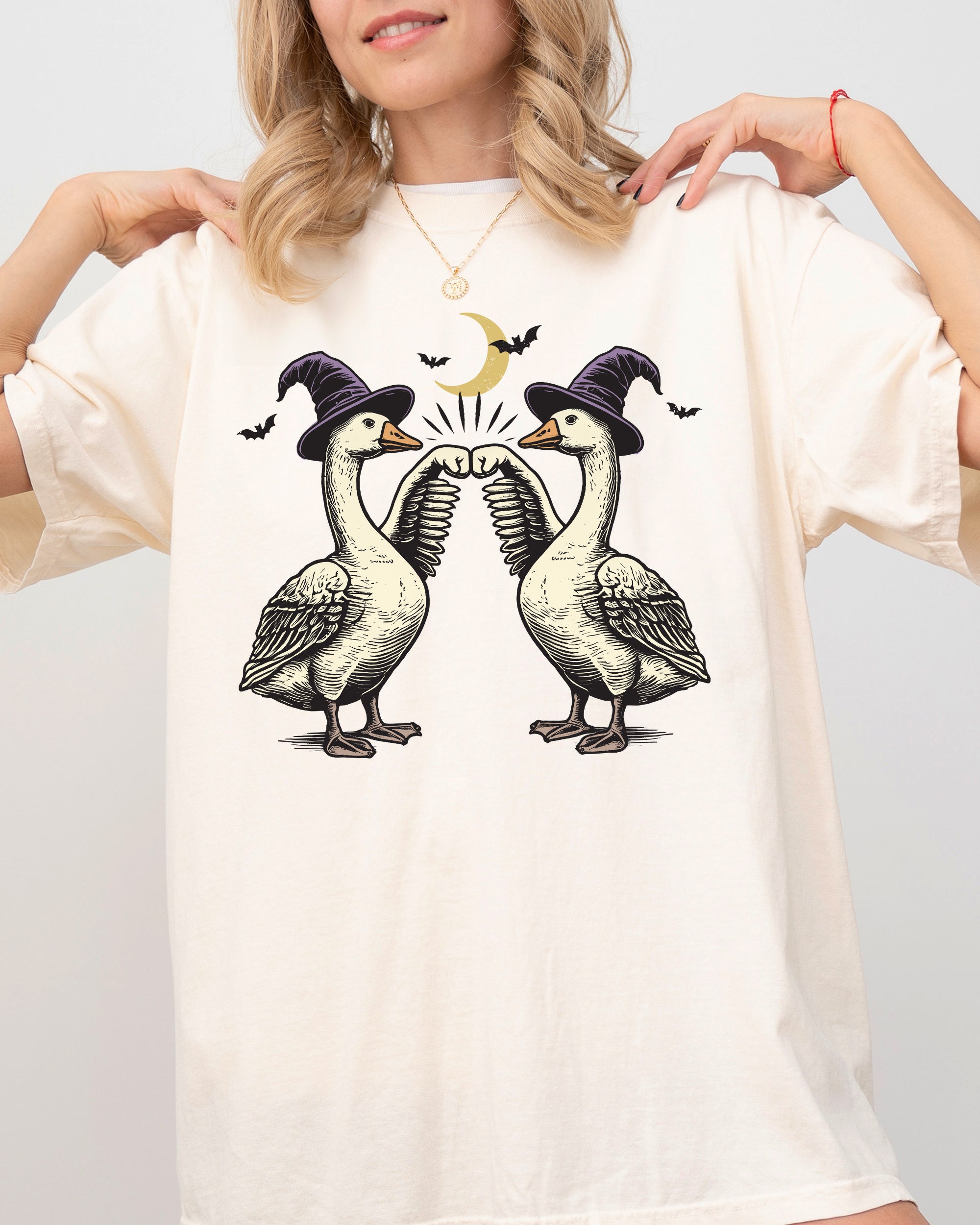 Geese, Duck, Vintage, Ghost, Western, Witch, Aesthetic, Meme, Halloween, Costume, Tshirt Comfort Colors T-Shirt