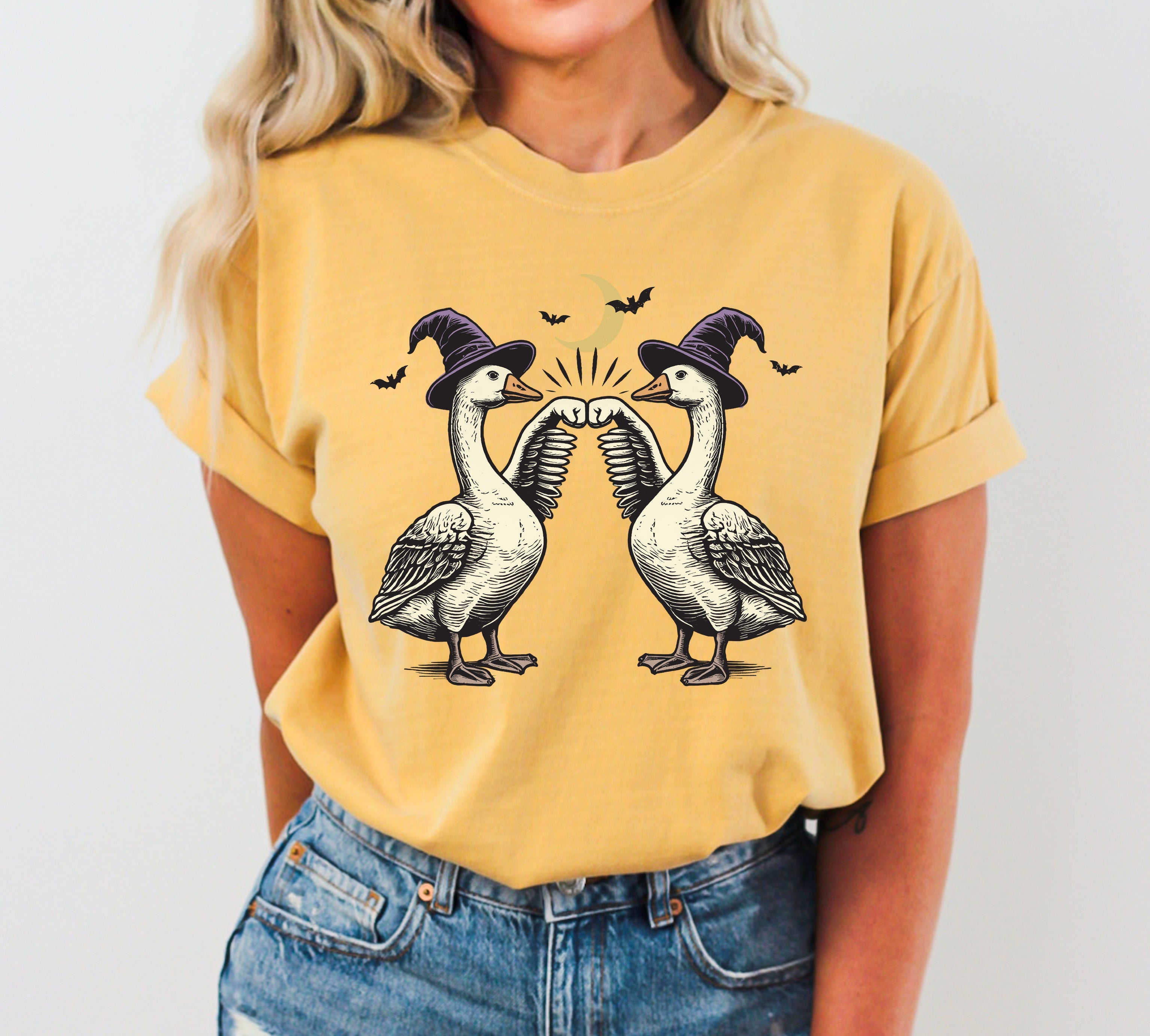 Geese, Duck, Vintage, Ghost, Western, Witch, Aesthetic, Meme, Halloween, Costume, Tshirt Comfort Colors T-Shirt