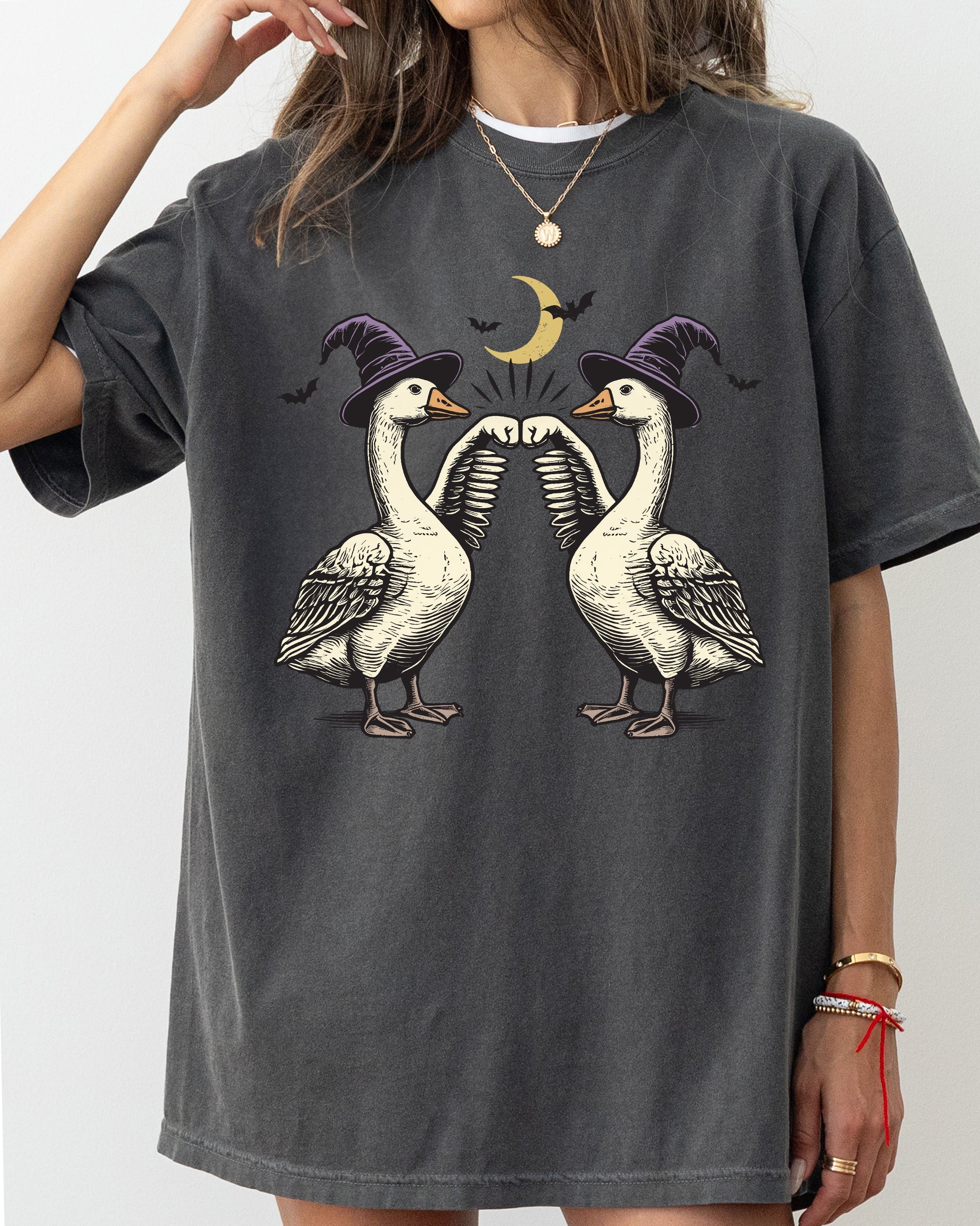Geese, Duck, Vintage, Ghost, Western, Witch, Aesthetic, Meme, Halloween, Costume, Tshirt Comfort Colors T-Shirt